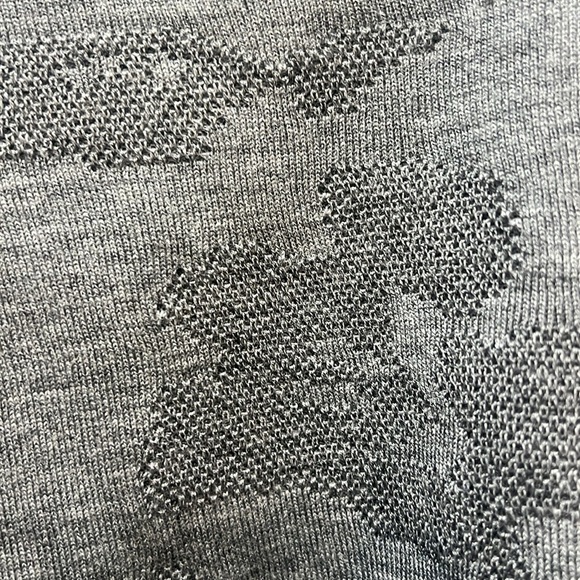 Luxeire Gray V-Neck Sweater NWT size M - Picture 2 of 7